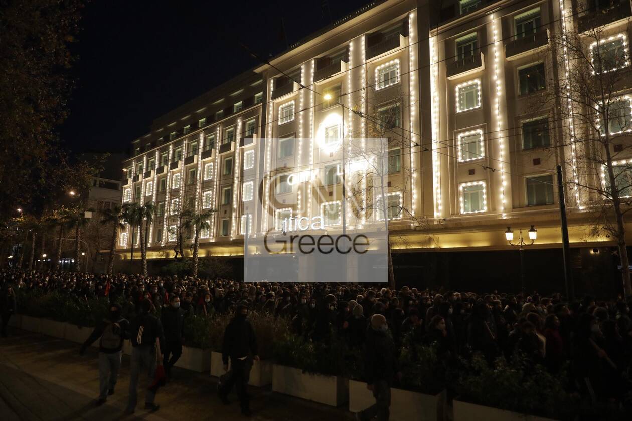 https://cdn.cnngreece.gr/media/news/2021/03/01/256435/photos/snapshot/sygkentrosi-koufontinas-syntagma-4.jpg