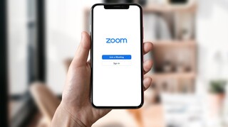 Zoom: Η εφαρμογή που έγινε δημοφιλής χάρη στον κορωνοϊό προβλέπει εκρηκτική ανάπτυξη το 2021