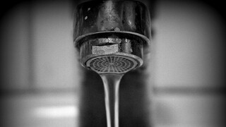 «Μην το πίνετε»: Θολό το νερό στη Λάρισα μετά τα 6 Ρίχτερ