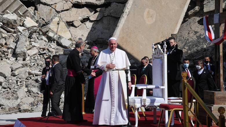 Επίσκεψη Πάπα στη Μοσούλη: Προσευχή στα χαλάσματα εκκλησιών που κατέστρεψε το Ισλαμικό Κράτος