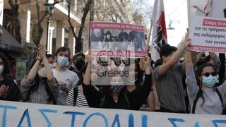 Μαθητικό συλλαλητήριο: Στιγμιότυπα από την κινητοποίηση στο κέντρο της Αθήνας