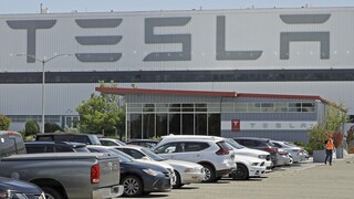 Φωτιά σε εργοστάσιο της Tesla στην Καλιφόρνια