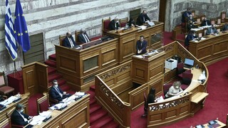 Βουλή: Υψηλοί τόνοι και αντεγκλήσεις Μητσοτάκη - Τσίπρα στη συζήτηση για την αστυνομική βία