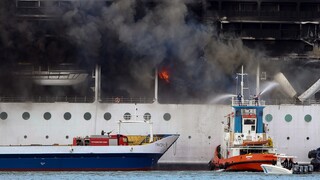 Κέρκυρα: Συγκλονιστικές εικόνες από την πυρκαγιά στο κρουαζιερόπλοιο
