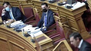 Βουλή: Σφοδρή κόντρα Τσίπρα - Γεωργιάδη για τη βάπτιση