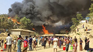 Στις φλόγες καταυλισμός προσφύγων Ροχίνγκια στο Μπανγκλαντές - Φόβοι για πολλούς νεκρούς