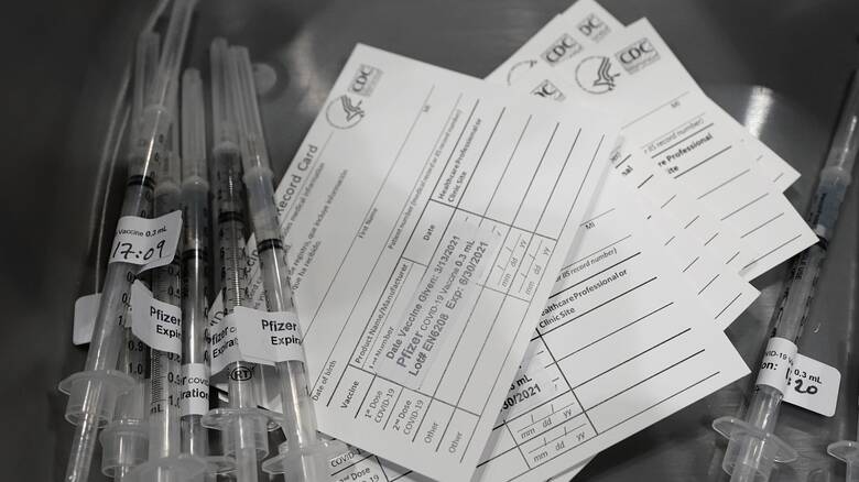 Προς πώληση στο «σκοτεινό web» εμβόλια και πλαστά πιστοποιητικά εμβολίων για τον κορωνοϊό