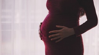 Μελέτη: Προστασία σε έγκυες αλλά και νεογνά από τα εμβόλια των Pfizer/BioNTech και Moderna