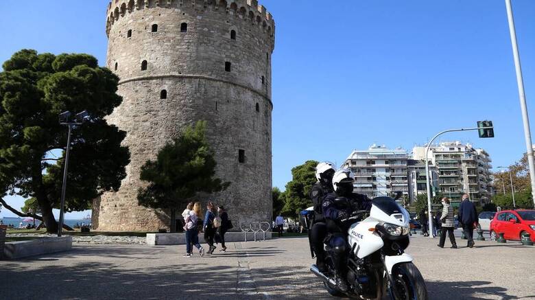 Κορωνοϊός: «Καμπανάκι» Κικίλια και ειδικών για τη Θεσσαλονίκη - Νέες εικόνες συνωστισμού