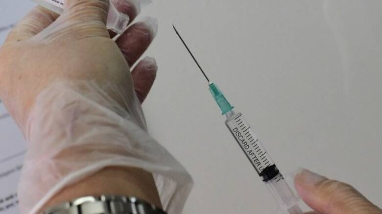 Γαλλία: Τρεις νέες περιπτώσεις θρομβώσεων, δύο ακόμη θάνατοι σχετικοί με το εμβόλιο AstraZeneca