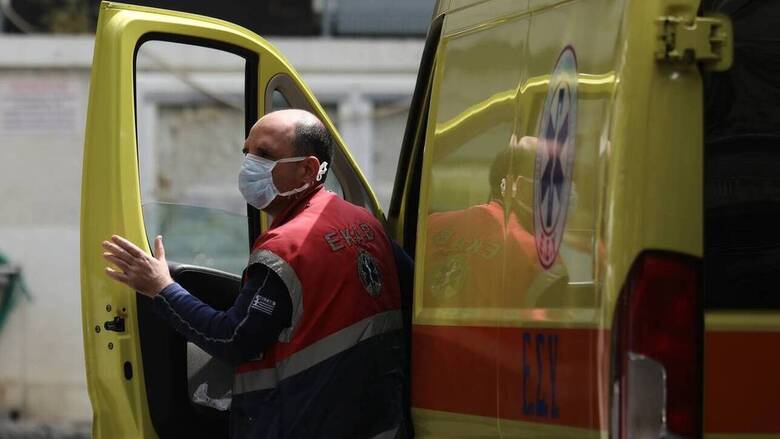 Σοβαρό τροχαίο στο Περιστέρι: ΙΧ συγκρούστηκε με λεωφορείο - Ένας τραυματίας