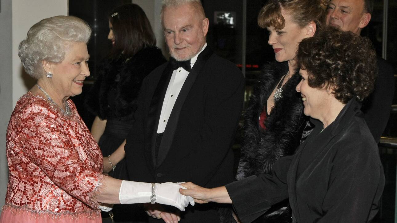 «The Crown»: Η Ιμέλντα Στόντον είναι «λίγο νευρική» που θα υποδυθεί τη βασίλισσα Ελισάβετ