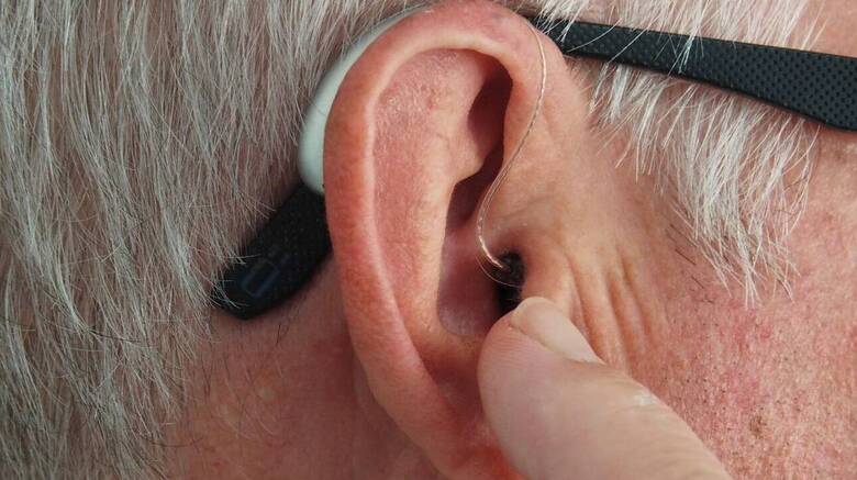 Έρευνα: Αυξημένος ο κίνδυνος άνοιας για τους ηλικιωμένους με προβλήματα ακοής και όρασης