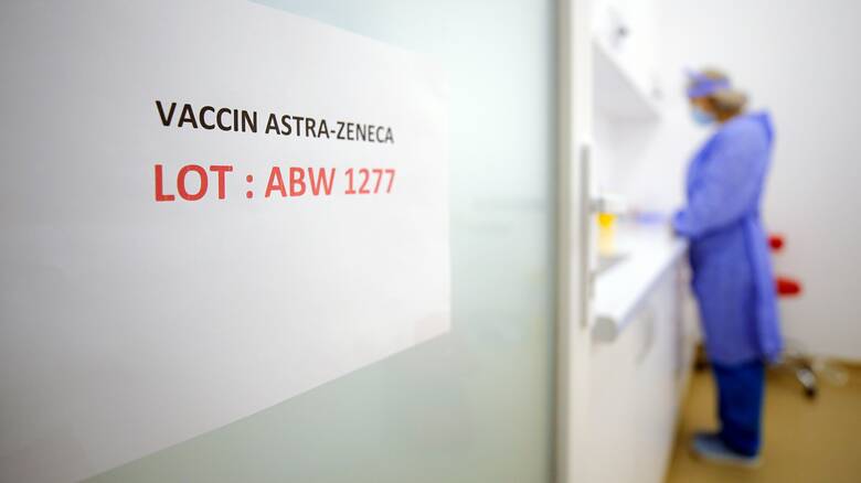 Εμβόλιο AstraZeneca: Καθησυχάζει η Βρετανία - Περιορισμοί σε Γερμανία, Ισπανία, Αυστραλία