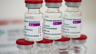 Ώρα αποφάσεων για το εμβόλιο της AstraZeneca: Τι λένε οι ειδικοί