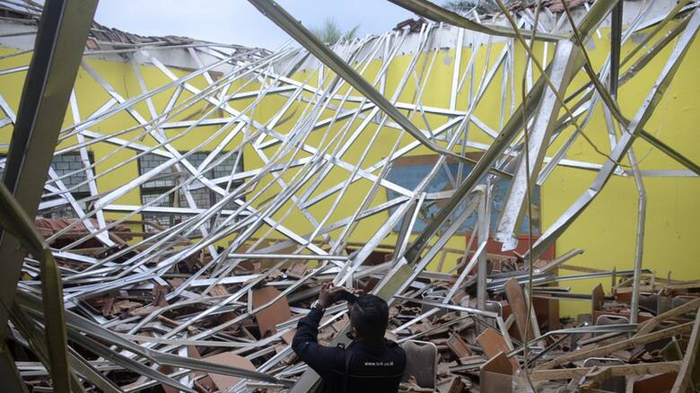 Σεισμός στην Ινδονησία: Νεκροί, τραυματίες και ζημιές σε τουλάχιστον 300 κτήρια