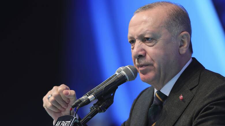 Οργή Ερντογάν: «Παγώνει» συμφωνία για αγορά ελικοπτέρων μετά το «δικτάτορας» του Ντράγκι