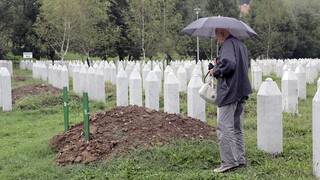Γυναίκες της Σρεμπρένιτσα θα μηνύσουν τη Χρυσή Αυγή και Έλληνες παραστρατιωτικούς για τη γενοκτονία