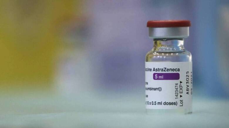 Εμβόλιο AstraZeneca: Καθησυχάζουν οι ειδικοί για τη δεύτερη δόση - Τα νεότερα δεδομένα