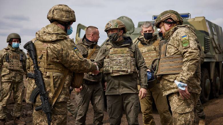 Αποκλειστικό CNNi: Στα χαρακώματα της Ανατολικής Ουκρανίας μαζί με τον πρόεδρο Ζελένσκι