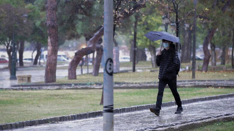 Καιρός: Άστατος με βροχές, καταιγίδες και ισχυρούς νοτιάδες στο Αιγαίο την Τετάρτη