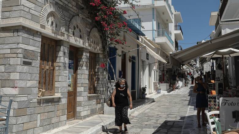 Reuters: Η Ελλάδα αίρει την υποχρεωτική καραντίνα σε τουρίστες από την ΕΕ και πέντε ακόμα χώρες