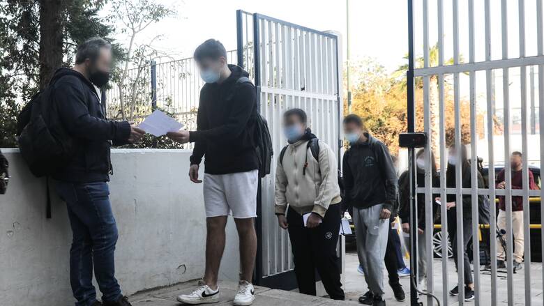 Θεσσαλονίκη: Μήνυσε διευθυντή σχολείου επειδή απαγόρευσε την είσοδο στο γιο της χωρίς self test