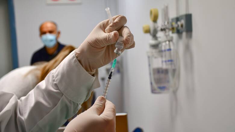 Θεμιστοκλέους: Δεν αρχίζει ο εμβολιασμός με Johnson & Johnson τη Δευτέρα