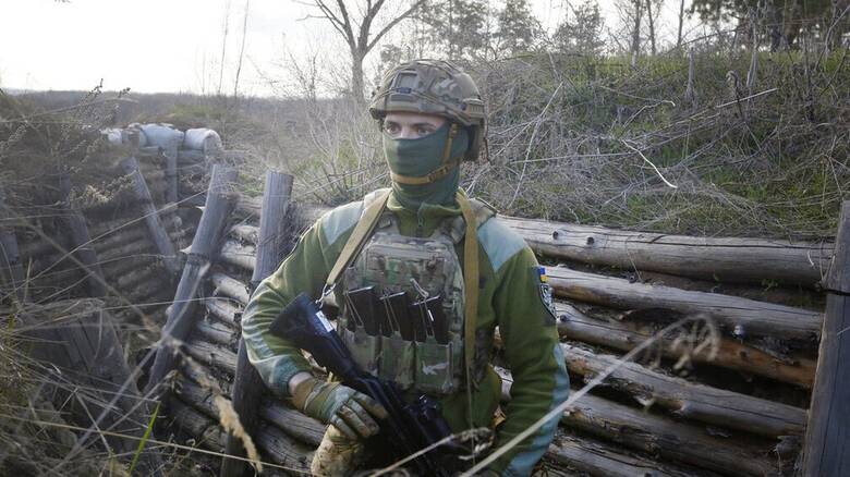 DW: Η Ουκρανία αναζητά στρατιωτική βοήθεια απέναντι στη Ρωσία