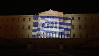 Υπερθέαμα στο κτήριο της Βουλής: «Ζωντάνεψε» η Ελληνική Επανάσταση - Εντυπωσιακές εικόνες