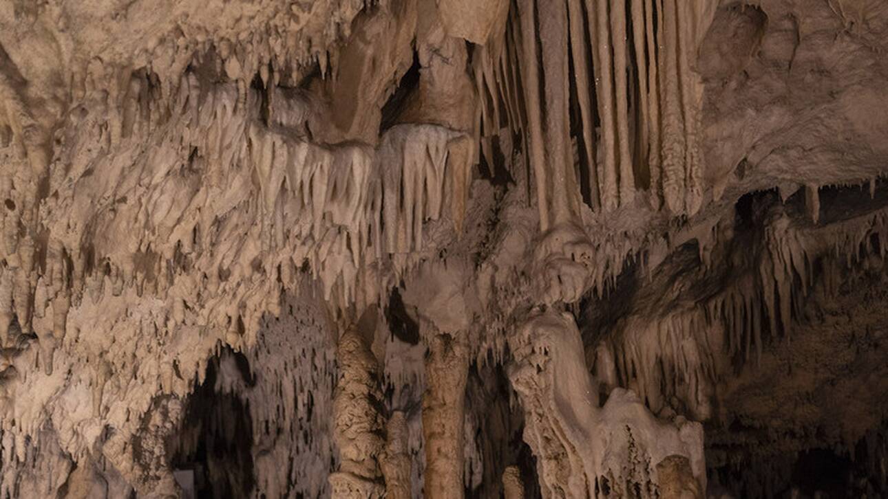 Πρέβεζα: Σπήλαιο με σταλακτίτες και σταλαγμίτες αποκάλυψε η περιέργεια νεαρών στον Άγιο Θωμά