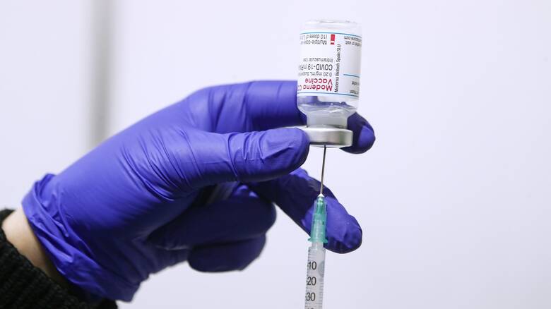 Εμβολιασμός: Ανοίγει σήμερα η πλατφόρμα για την ηλικιακή ομάδα 50-54