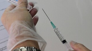 Βρετανία: Κοντά σε συμφωνία για την αγορά δεκάδων εκατ. εμβολίων της Pfizer
