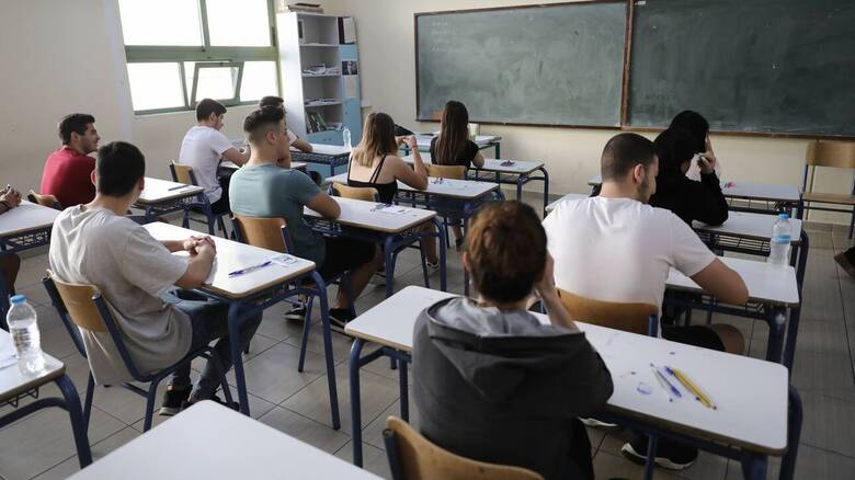 Πανελλαδικές: Τι θα γίνει αν κάποιος μαθητής νοσήσει με κορωνοϊό εν μέσω εξετάσεων