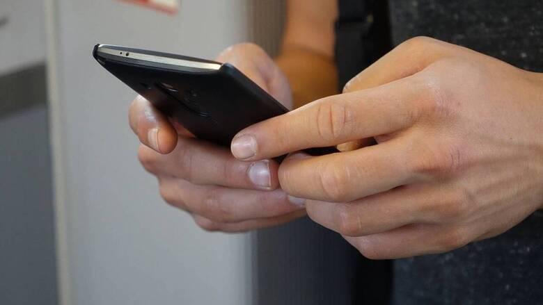 Κορωνοϊός - Πιερρακάκης: Πολύ κοντά στο να αποτελέσουν παρελθόν τα sms