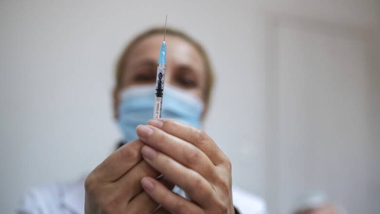 Εμβολιασμός: Ευελιξία στα ραντεβού - Η 2η δόση ακόμη και στον τόπο διακοπών