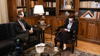 Συνάντηση Σακελλαροπούλου - Μητσοτάκη στο Προεδρικό Μέγαρο