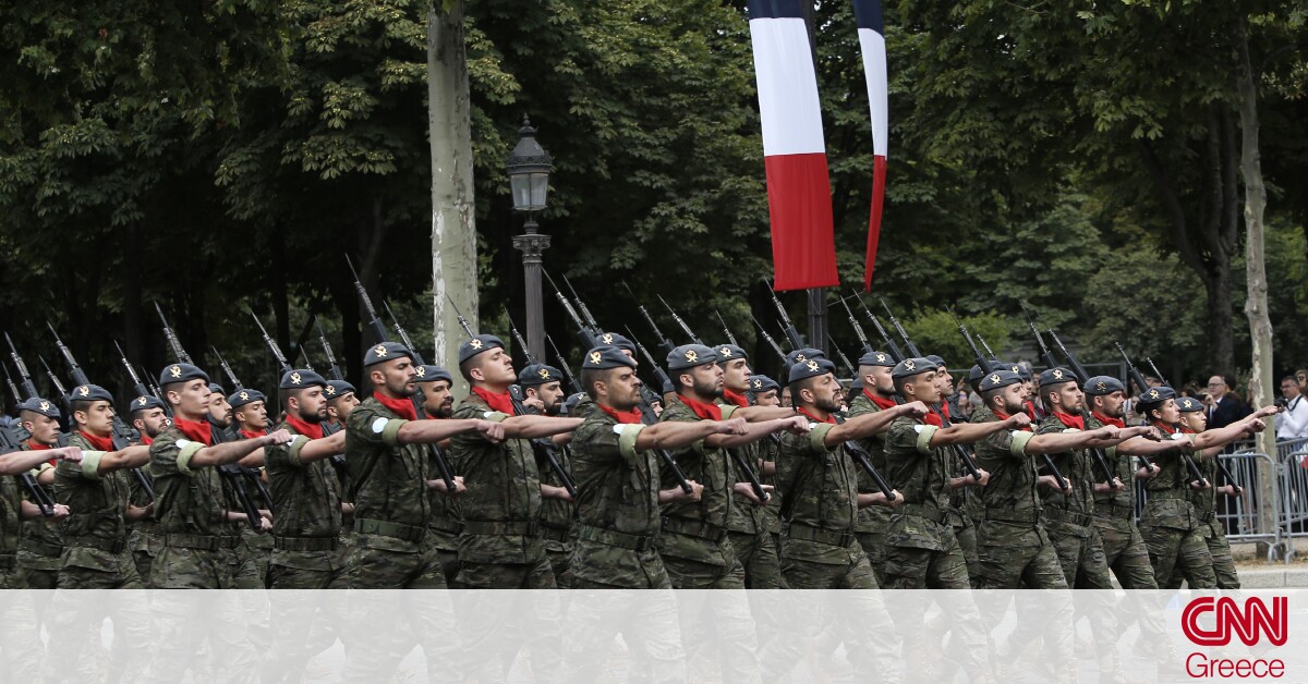 Γαλλία: Οργή για επιστολή απόστρατων που ζητούν από τον Μακρόν να επιβάλει στρατιωτικό νόμο