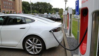 Σκρέκας: Ηλεκτρικό ή υβριδικό ένα στα 10 καινούργια αυτοκίνητα το 2021