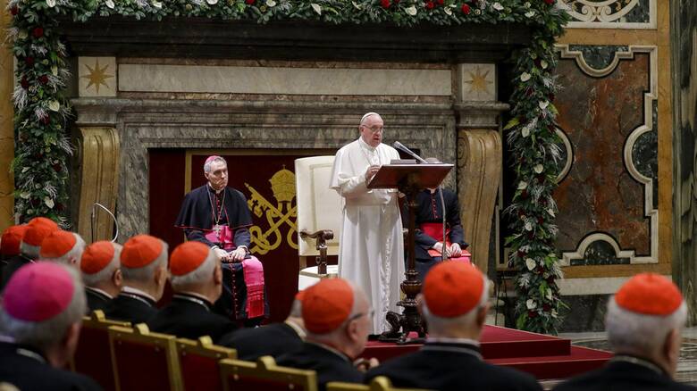 Ο Πάπας «χτυπά» τη διαφθορά και απαγορεύει στους καρδινάλιους να δέχονται «δώρα»
