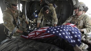 «Πόλεμος σε όλα τα μέτωπα»: Απειλεί η Αλ Κάιντα ενώ ο Μπάιντεν αποσύρει τις ΗΠΑ από το Αφγανιστάν