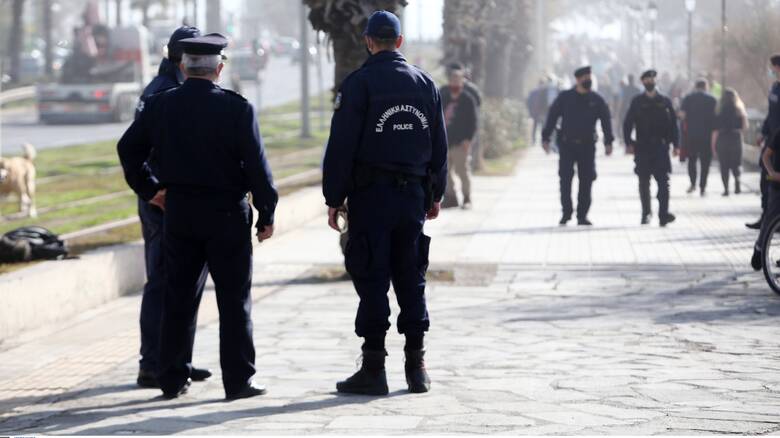 Αχαΐα: Αστυνομικός έκοψε πρόστιμο σε... συνάδελφό του γιατί δεν φορούσε μάσκα