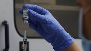 Εμβόλιο κορωνοϊός: Κλινικές δοκιμές σε εφήβους ξεκίνησε η Novavax