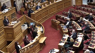 Την άμεση κατάργηση του μέτρου των SMS ζητούν 54 βουλευτές του ΣΥΡΙΖΑ