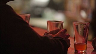 Το αλκοόλ μάς φέρνει πιο κοντά: Τι αποκαλύπτει αμερικανική έρευνα
