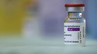 Σλοβακία: Αναστέλλει τη χρήση του εμβολίου της AstraZeneca μετά τον θάνατο 47χρονης 