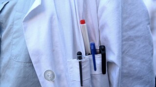 Συνελήφθη γιατρός δημόσιου νοσοκομείου της Αττικής για «φακελάκι»
