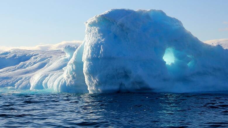 SOS για το λιώσιμο των πάγων στη Γροιλανδία: Θα είναι σύντομα μη αναστρέψιμo
