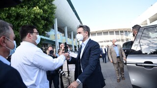 Θεσσαλονίκη: Το εμβολιαστικό κέντρο στις εγκαταστάσεις της ΔΕΘ επισκέφθηκε ο Κυριάκος Μητσοτάκης