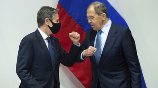 Συνάντηση Μπλίνκεν - Λαβρόφ: Υποσχέθηκαν διάλογο αλλά... ακολούθησαν κυρώσεις